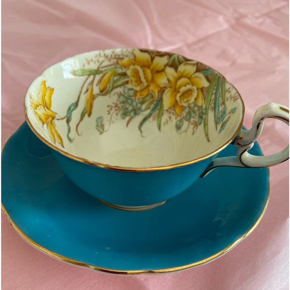 Aynsley Bone China Teacup and Saucer in Teal Blue with Yellow Daffodils - Picture 3 of 10